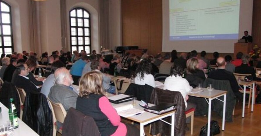 Teilnehmer eines Kongresses zur Vereinshilfe in Dresden, Foto: Höfling