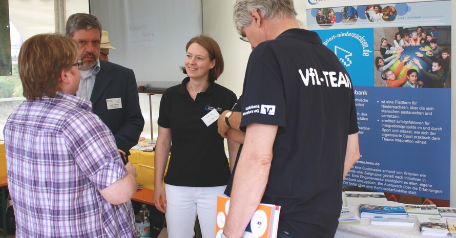 BaMF, LSB und VfL Oker im Integrationszelt