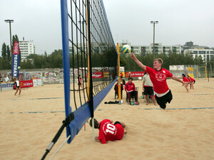 Beachvolleyball beim Schulsport-Wettbewerb "Jugend trainiert für Olympia". Foto: picture-alliance
