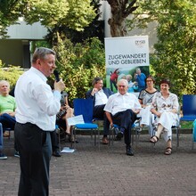 Bundesgesundheitsminister Herrmann Gröhe beim Besuch des Projekts "ZuG" und der DJK Wiking Köln (Foto: DOSB)
