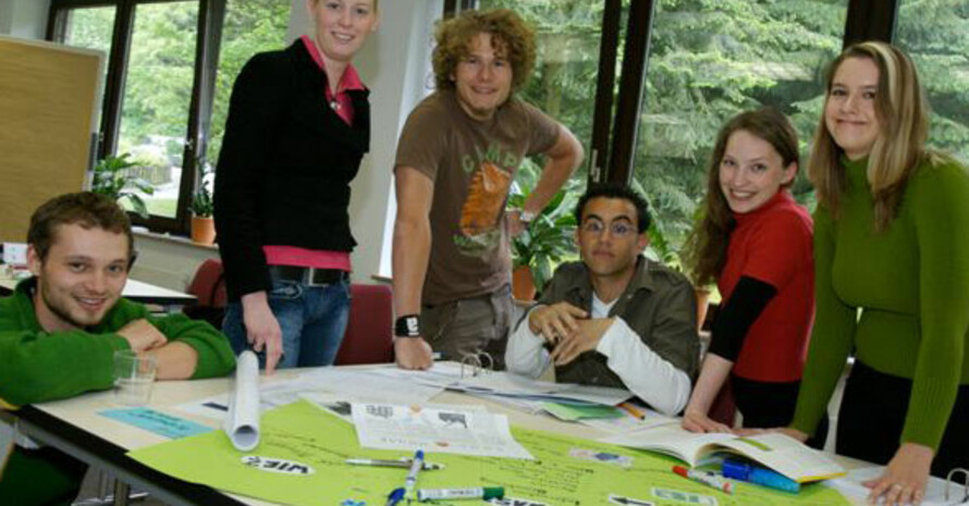 Junge Engagierte können sich bis 8. Juli 2007 für die Civil Academy bewerben. Copyright: BBE