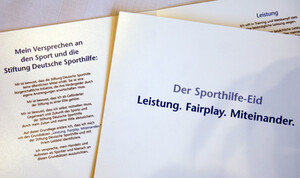 Der „Sporthilfe-Eid“ ist eine schriftliche Verpflichtung der Athleten. Foto: Deutsche Sporthilfe