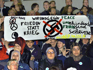 Handlungsempfehlungen gegen Rechtsextremismus gibt die aktuelle Studie. Copyright: picture-alliance