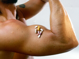 700 Tonnen anaboler Steroide werden jährlich zum Doping missbraucht. Copyright: picture-alliance/dpa
