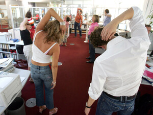 In immer mehr Betrieben gibt es wieder Sportangebote. Copyright: picture-alliance