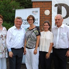 Dr. Karin Fehres (DOSB-Vorstand Sportentwicklung), Hermann Gröhe (Bundesgesundheitsminister), Verena Zschippang (DOSB, Projektleiterin "ZuG"), Heike Kübler (DOSB, Stellvertr. Ressortleiterin Chancengleichheit, Diversity), Walter Schneeloch (DOSB-Vizepr