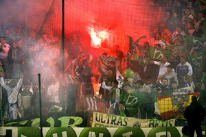 "Hools" und "Ultras" treiben ihr Unwesen in den Fußballstadien - Es gibt viel zu tun für die Fanprojekte. Copyright: picture-alliance/dpa