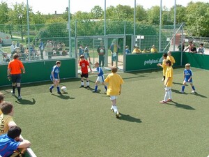 Flottes Spiel auf dem neuen Feld