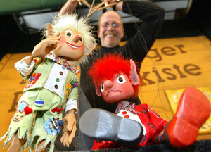 Die Puppenspieler der Augsburger Puppenkiste lassen in ihrer Ausstellung die Puppen tanzen. Coypright: picture-alliance