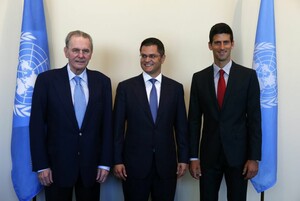 IOC-Präsident Jaques Rogge, Präsident der UN-Vollversammlung Vuk Jeremic und Tennisspieler Novak Djokovic nahmen an Verabschiedung der Resolution teil. Foto: picture-alliance