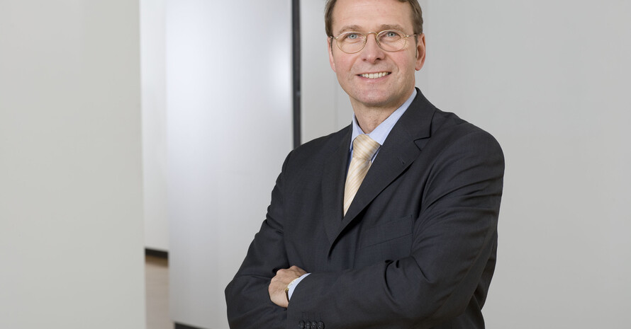 Uwe Hellmann verstärkt die Jury
