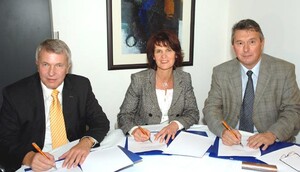 Gemeinsam für das Schulsportabzeichen: (v.l.) Friedhelm Ochs(Barmer), Vera Reiß (Bildungs-Staatssekretärin), Günter Berg (LSB) (Foto: Seydel)