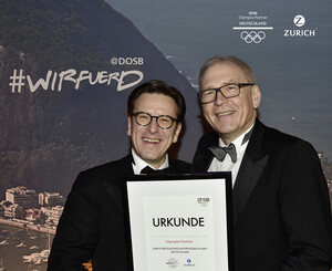 Bei der Partner-Urkunden Übergabe (v.l.): Ralph Brand, Vorstandsvorsitzender der Zurich Gruppe und DOSB-Vorstandsvorsitzender Michael Vesper. Foto: picture-alliance