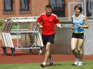 Hüdrenläuferin Carolin Nytra mit ihrem Trainer Jens Ellrott. Copyright: picture-alliance
