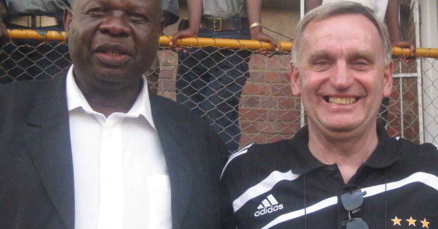 Matongorere und Pagels im Rufaro-Stadion / Harare, Simbabwe (c) Pagels