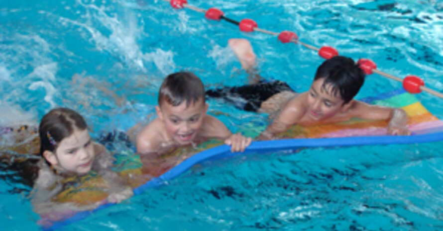 Kooperative Spiele im Wasser