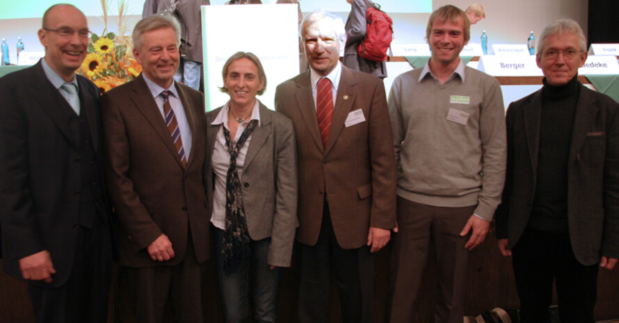 Das neue DAV-Präsidium (v.l): Thomas Urban (Hauptgeschäftsführer), Josef Klenner (Präsident), Tamara Schlemmer (Vizepräsidentin), Ludwig Wucherpfennig (Vizepräsident), Michael Knoll (Vizepräsident) und Franz-Josef van de Loo (Vizepräsident) Foto: DAV