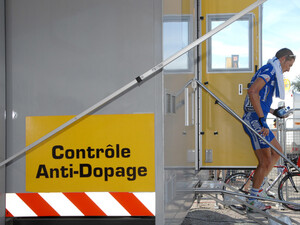 Dopingkontrolle bei der Tour de France. Copyright: picture-alliance