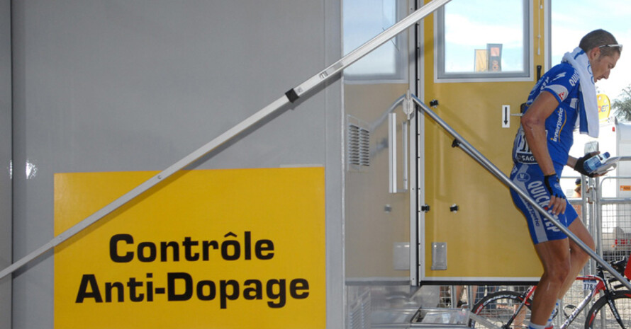 Dopingkontrolle bei der Tour de France. Copyright: picture-alliance
